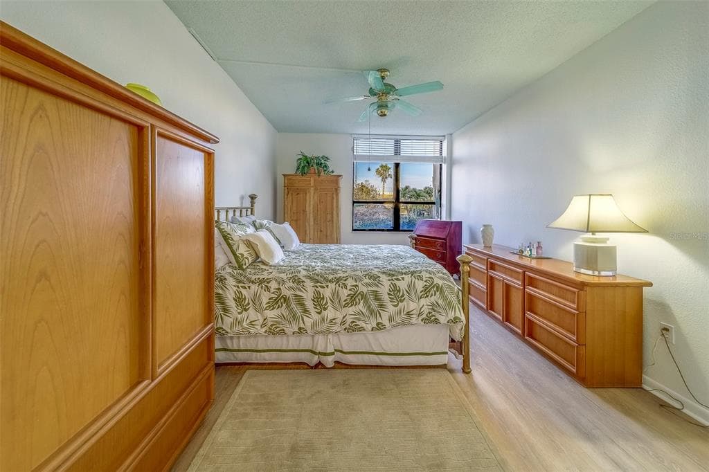 400 ISLAND WAY 104 photo 21