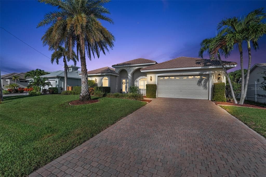 5212 SW 8TH COURT photo 4