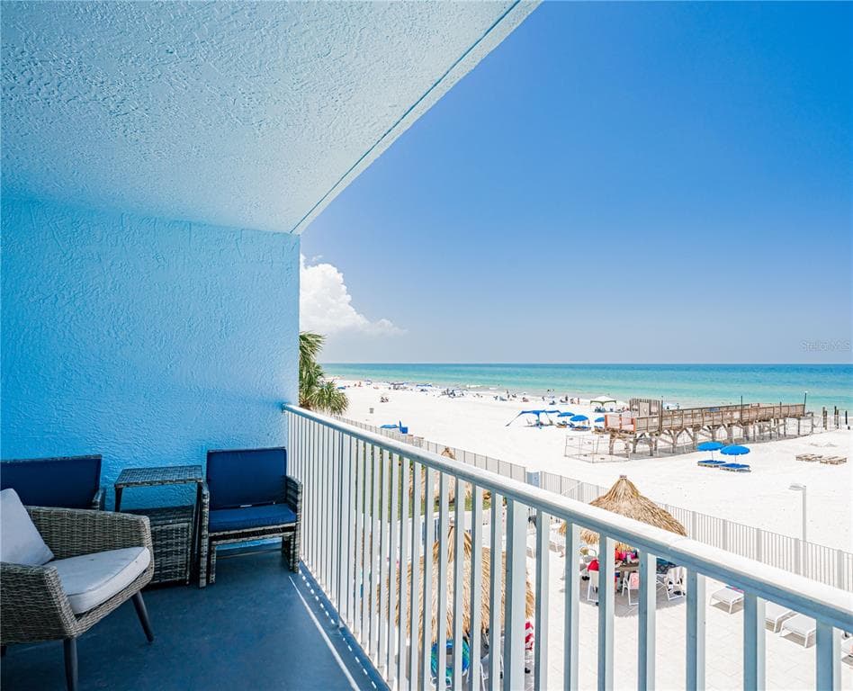 18500 GULF BOULEVARD 209 photo 4