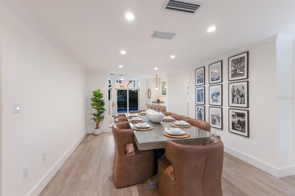 212 OAK AVENUE photo 8