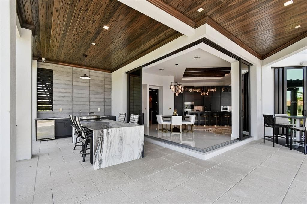 206 6TH STREET E photo 16