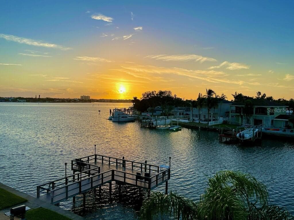 1893 SHORE DRIVE S #209 1