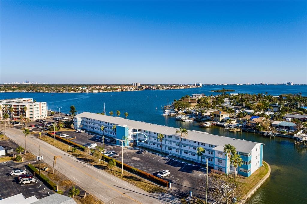 1893 SHORE DRIVE S #209 5