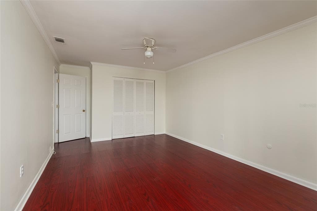 1893 SHORE DRIVE S 209 photo 24