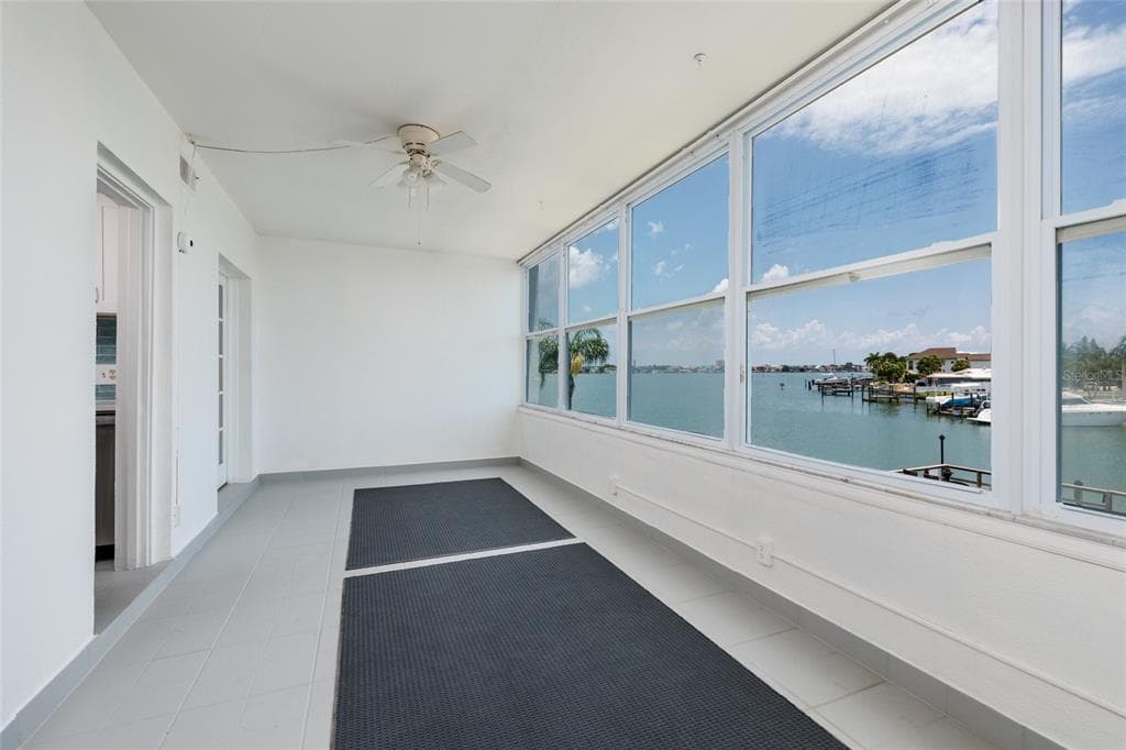 1893 SHORE DRIVE S 209 photo 15