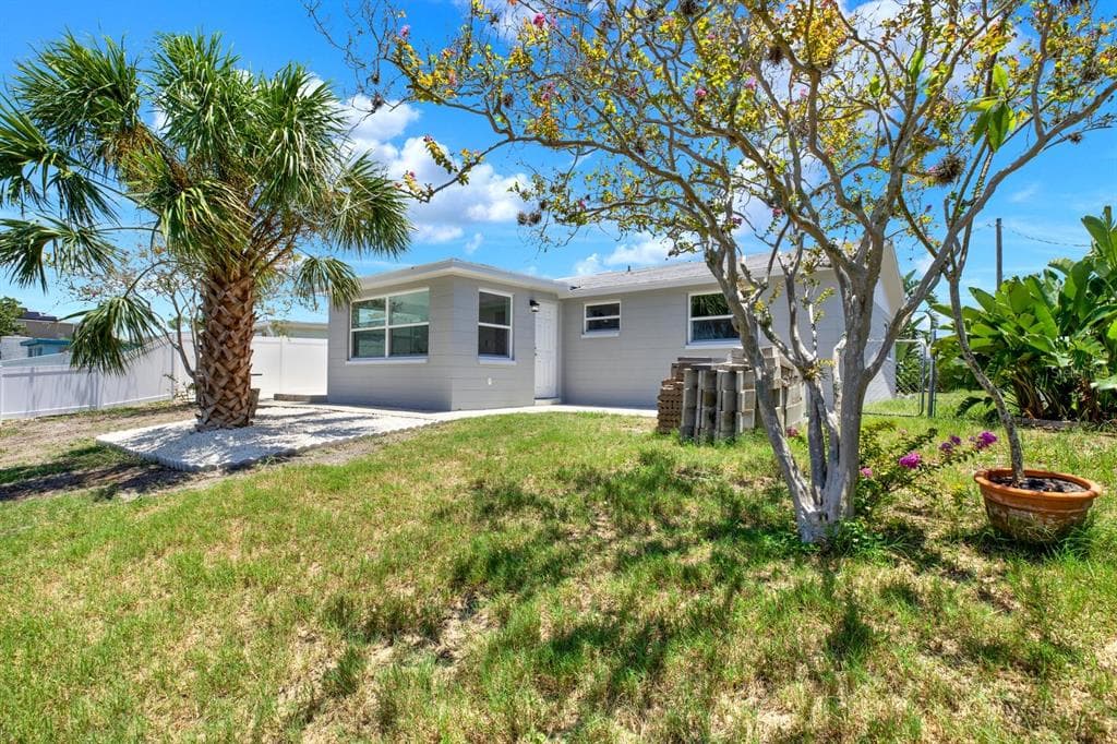 13739 LAVENDER AVENUE photo 17