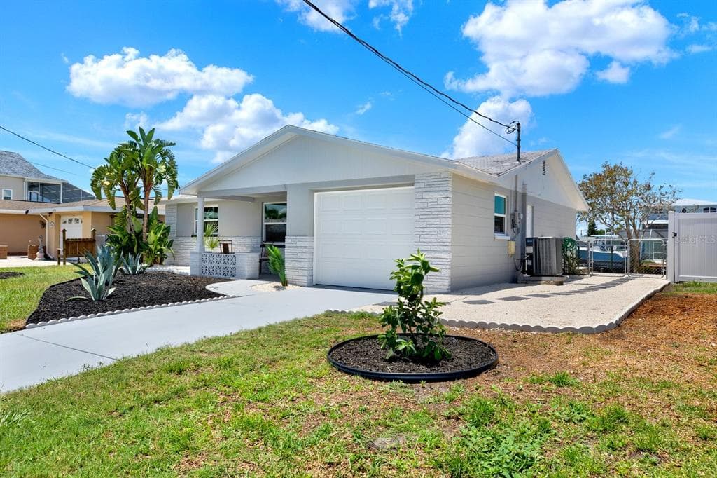 13739 LAVENDER AVENUE photo 19