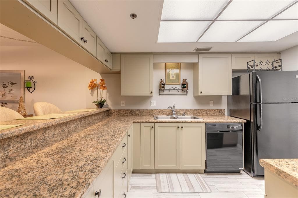 3757 S ATLANTIC AVENUE 1104 photo 24