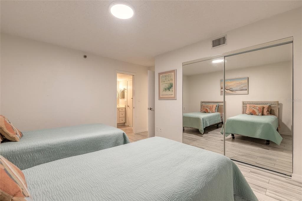3757 S ATLANTIC AVENUE 1104 photo 4
