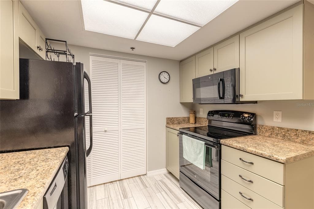 3757 S ATLANTIC AVENUE 1104 photo 25