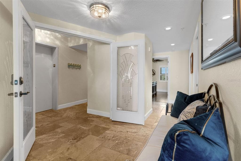 1090 PINELLAS BAYWAY S A5 photo 7