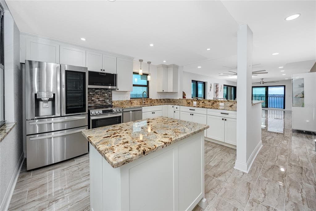 7300 SUN ISLAND DRIVE S 706 photo 3