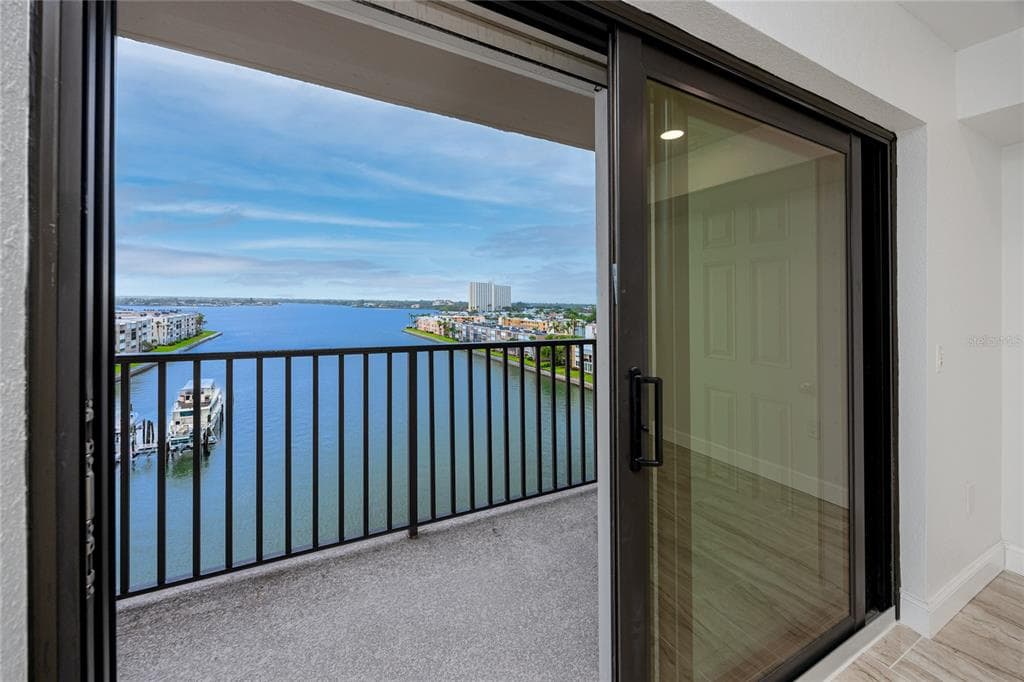 7300 SUN ISLAND DRIVE S 706 photo 5