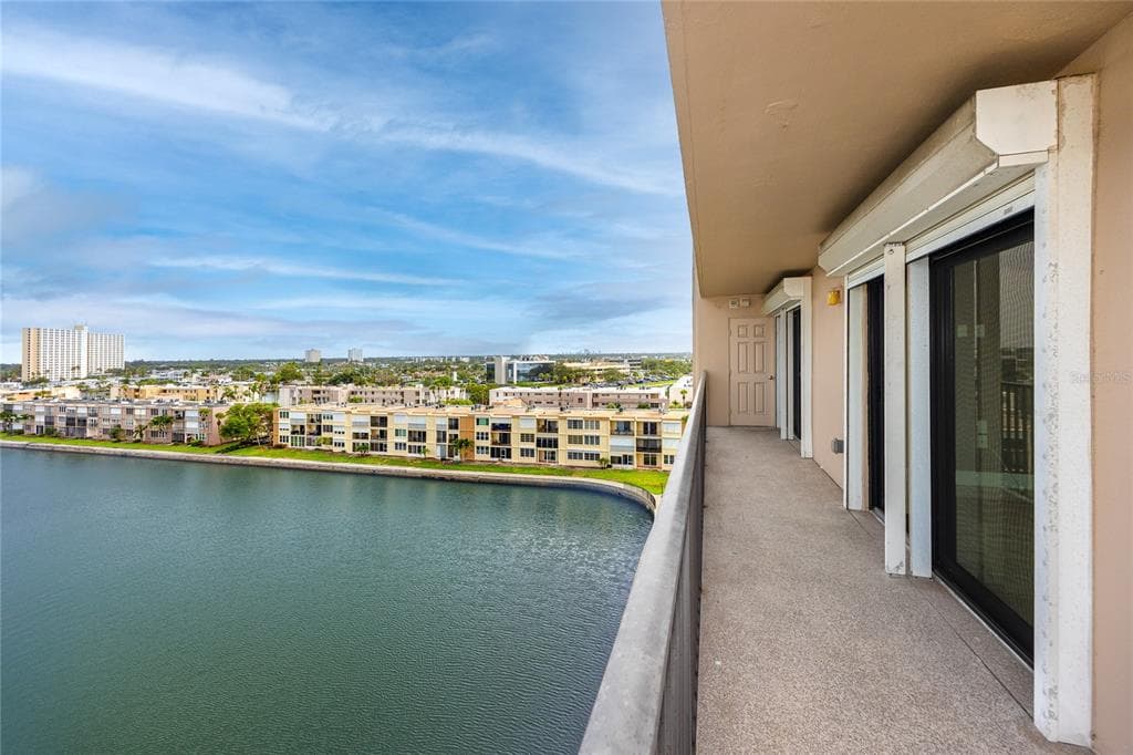 7300 SUN ISLAND DRIVE S 706 photo 20