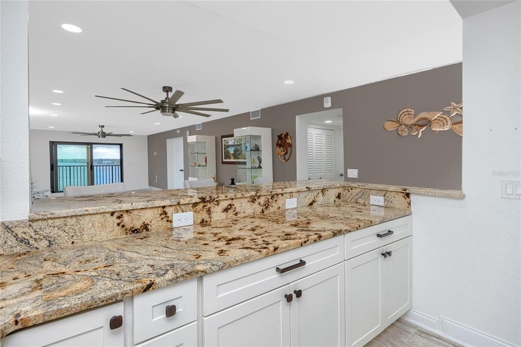 7300 SUN ISLAND DRIVE S 706 photo 9