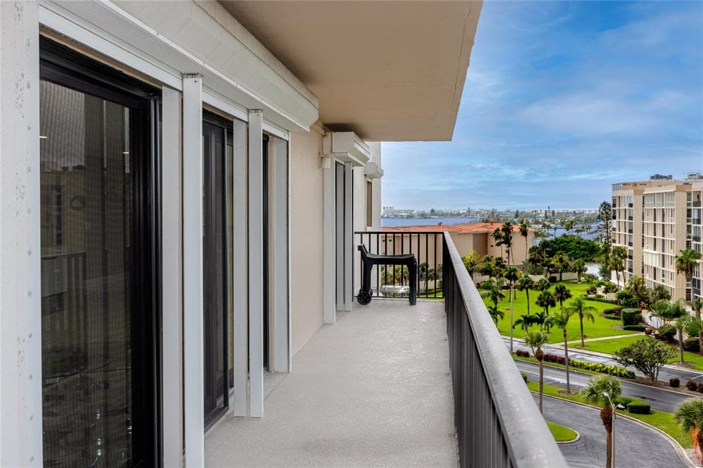 7300 SUN ISLAND DRIVE S 706 photo 19