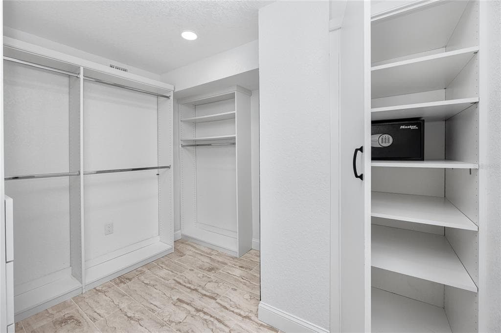 7300 SUN ISLAND DRIVE S 706 photo 25