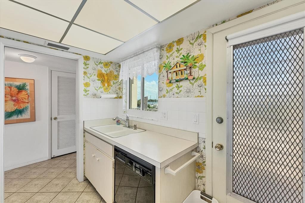 1200 TARPON CENTER DRIVE 306 photo 13