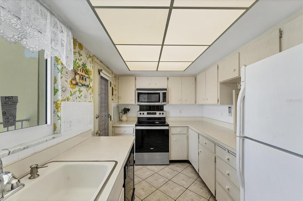 1200 TARPON CENTER DRIVE 306 photo 12