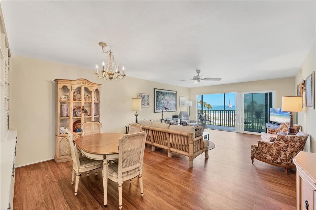1200 TARPON CENTER DRIVE 306 photo 4
