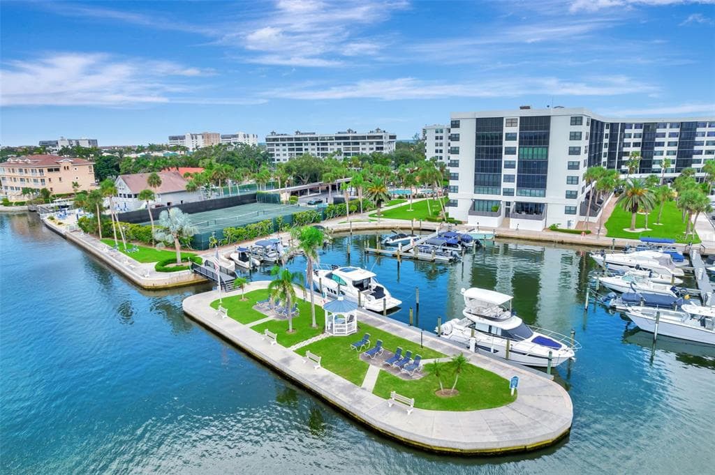 5855 MIDNIGHT PASS ROAD #314 4