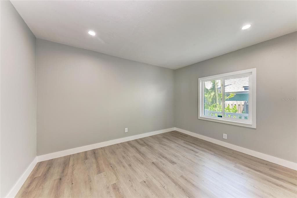 893 N SHORE DRIVE photo 22