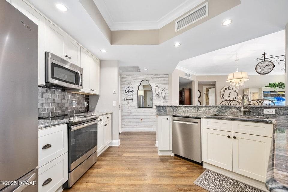 231 RIVERSIDE DRIVE 1507-1 photo 5