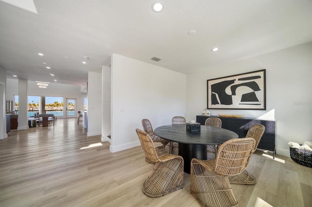 116 DEVON DRIVE photo 6