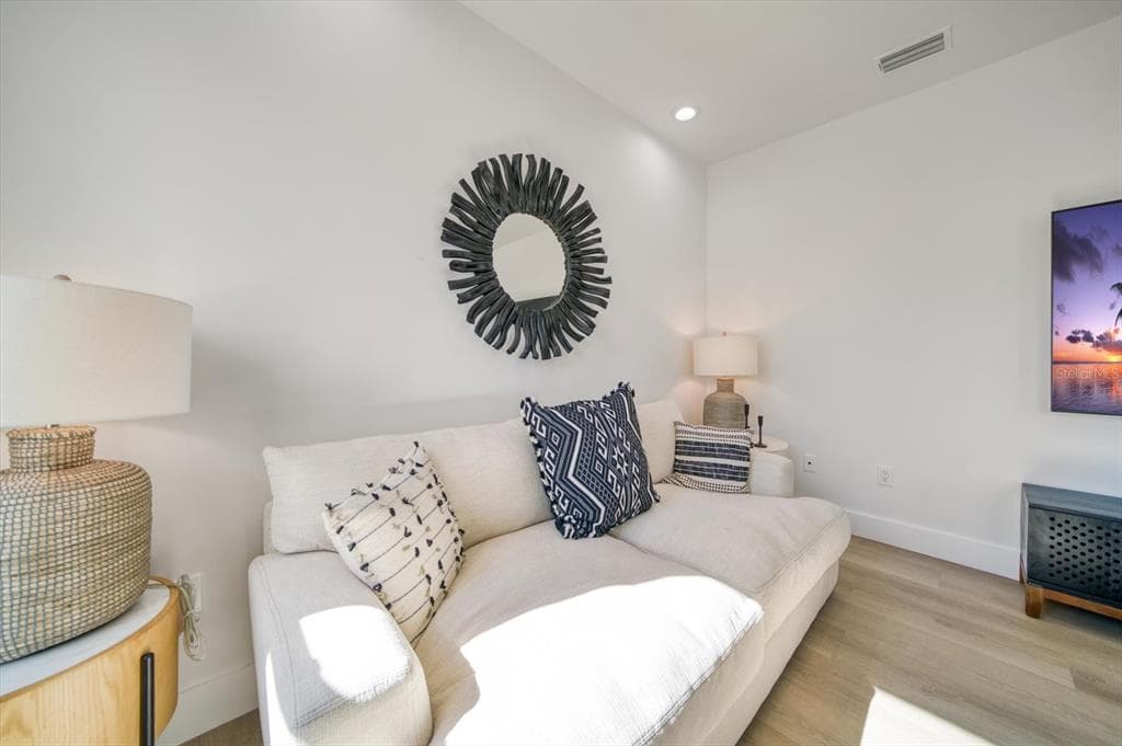 116 DEVON DRIVE photo 8