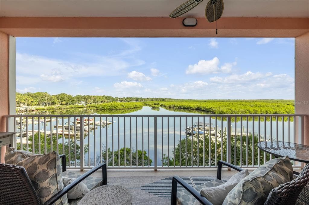 4 RIVERWALK DRIVE #305 3