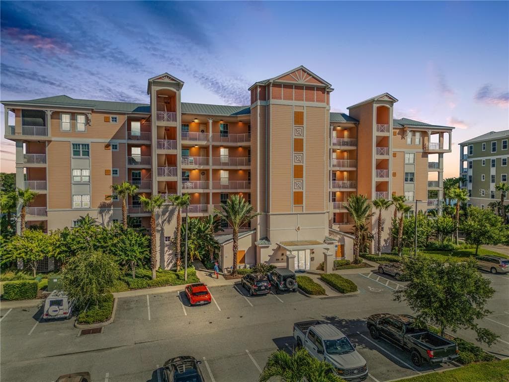 4 RIVERWALK DRIVE #305 1