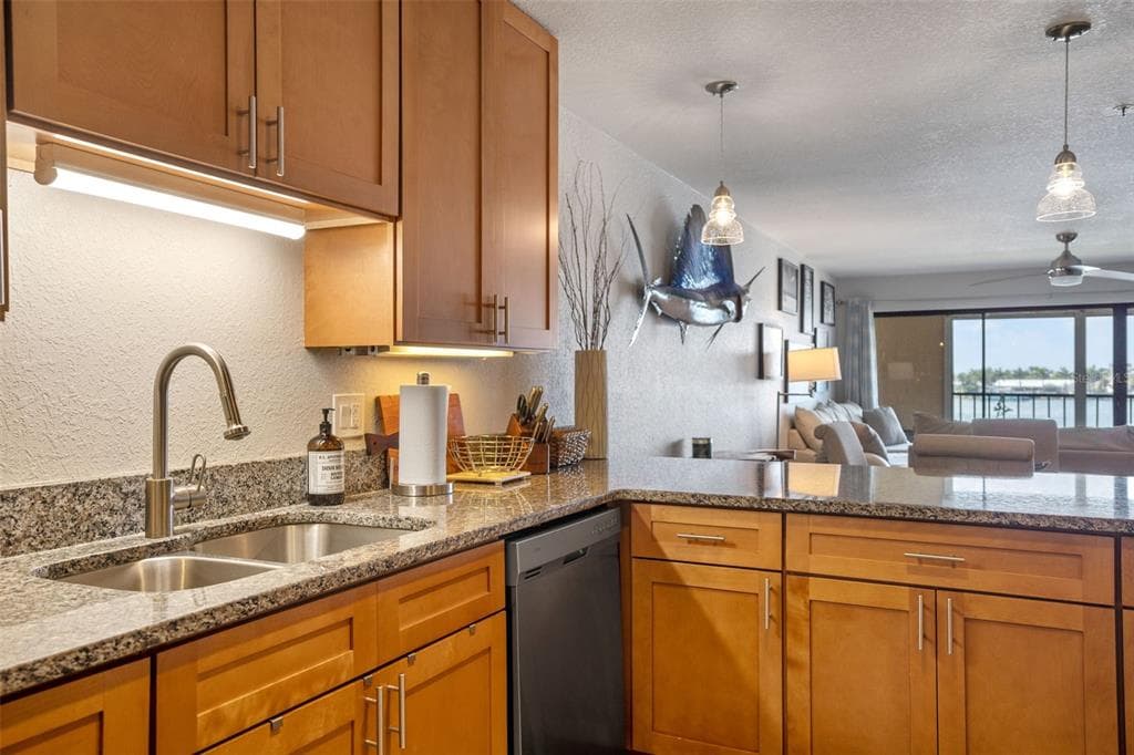 442 BOUCHELLE DRIVE 203 photo 6