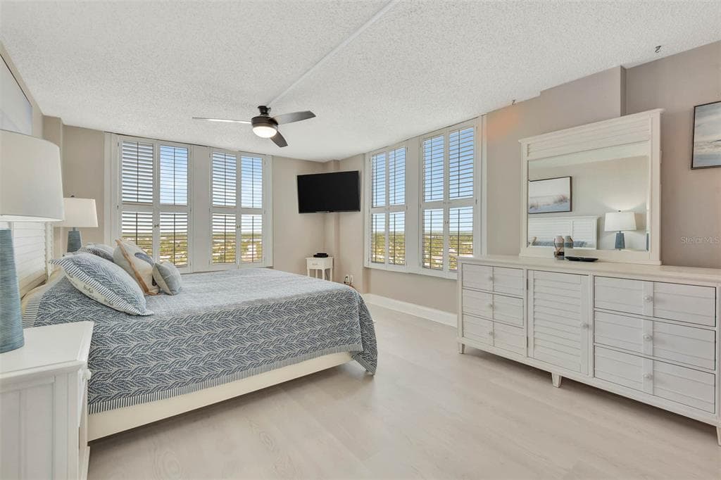 1575 OCEAN SHORE BOULEVARD J010 photo 3