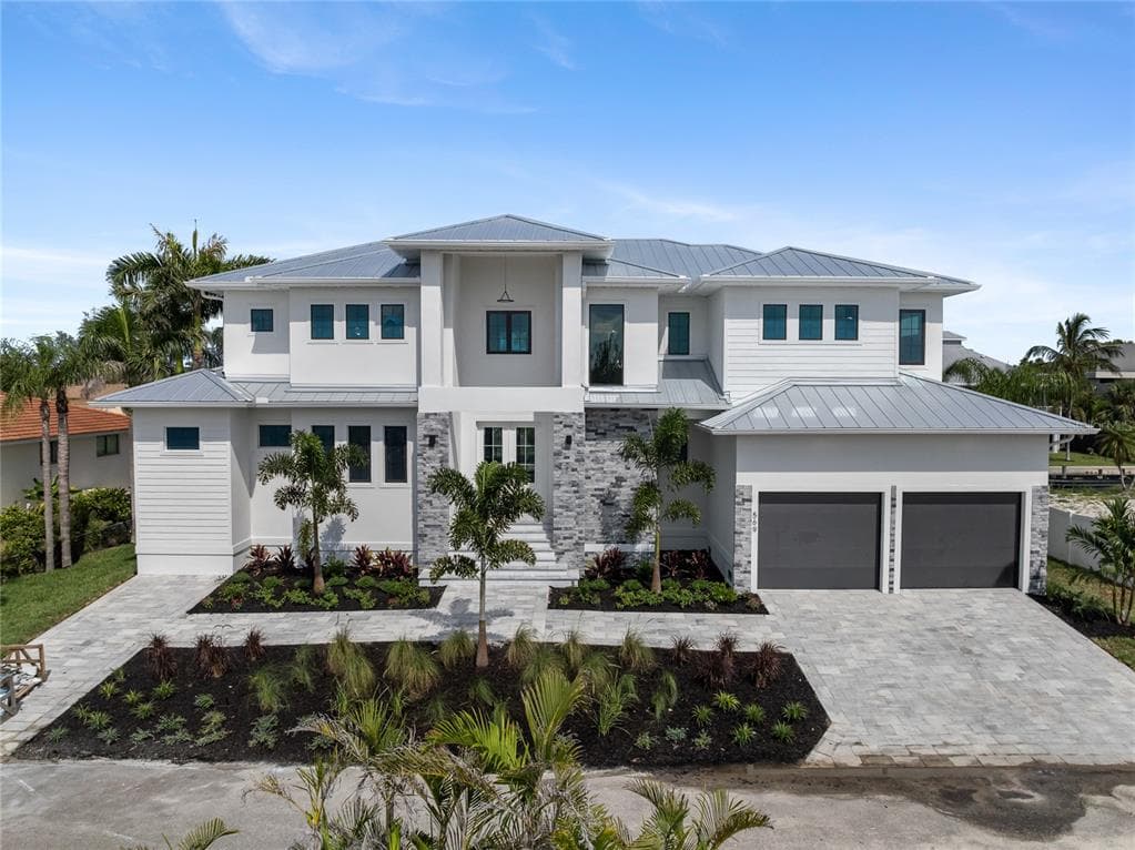 569 BAYVIEW DRIVE photo 1