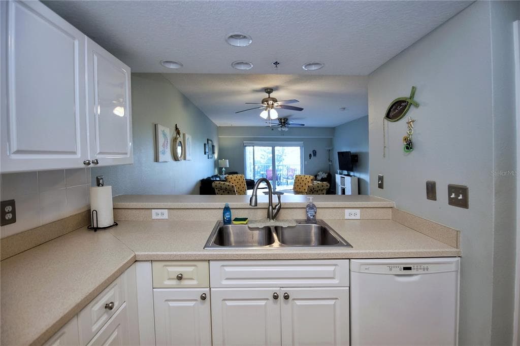 5300 S ATLANTIC AVENUE 7-403 photo 11