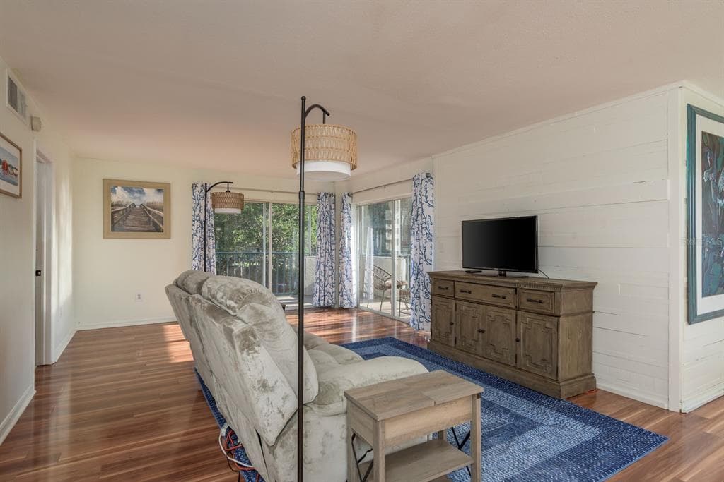 5557 SEA FOREST DRIVE 118 photo 16