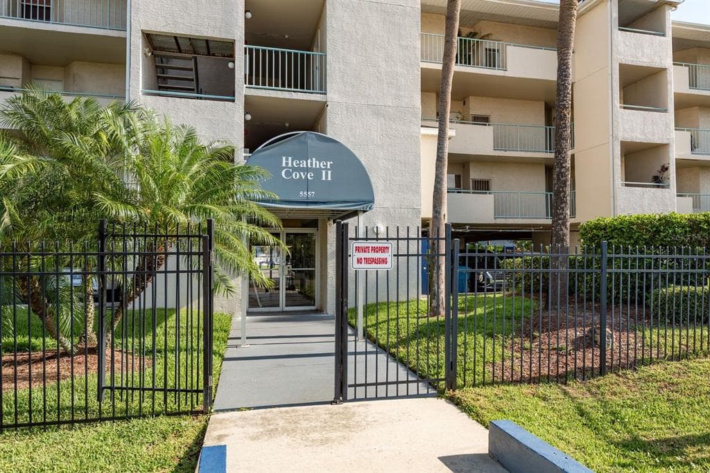 5557 SEA FOREST DRIVE 118 photo 3