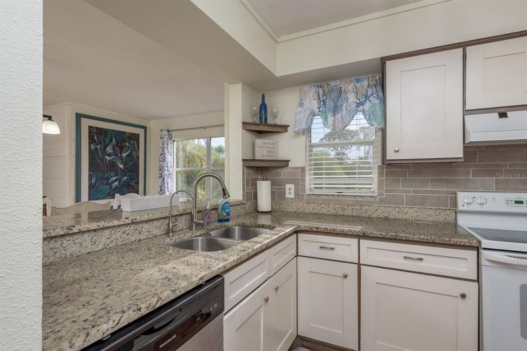 5557 SEA FOREST DRIVE 118 photo 10