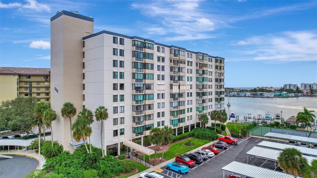 660 ISLAND WAY #708 1