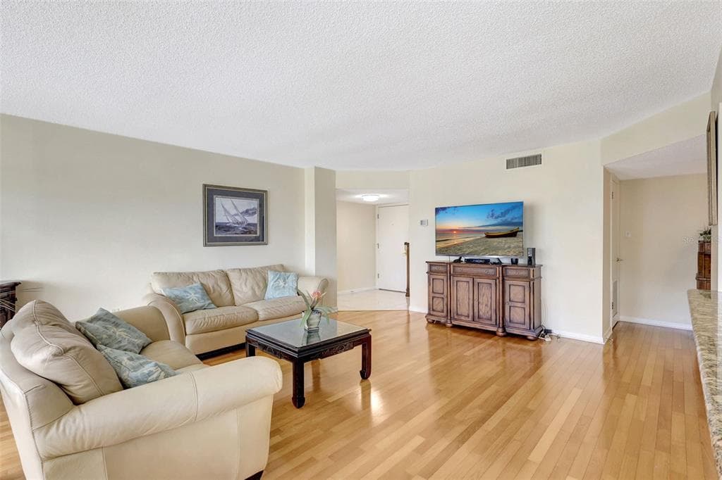 660 ISLAND WAY 708 photo 9