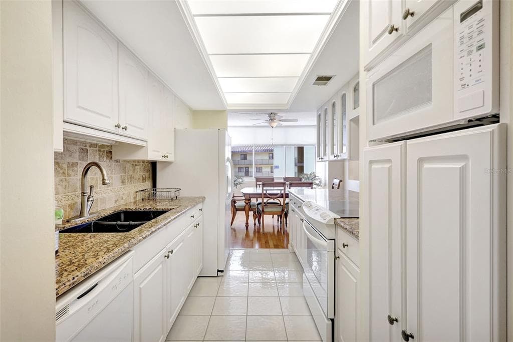 660 ISLAND WAY 708 photo 10