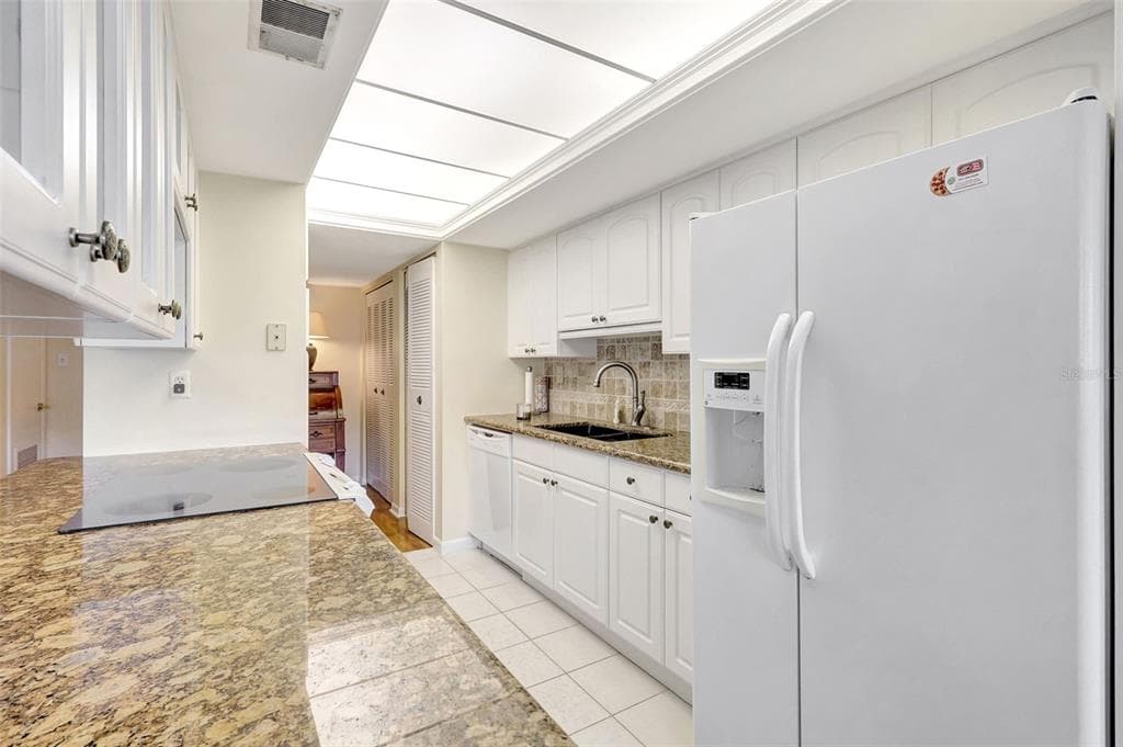 660 ISLAND WAY 708 photo 14