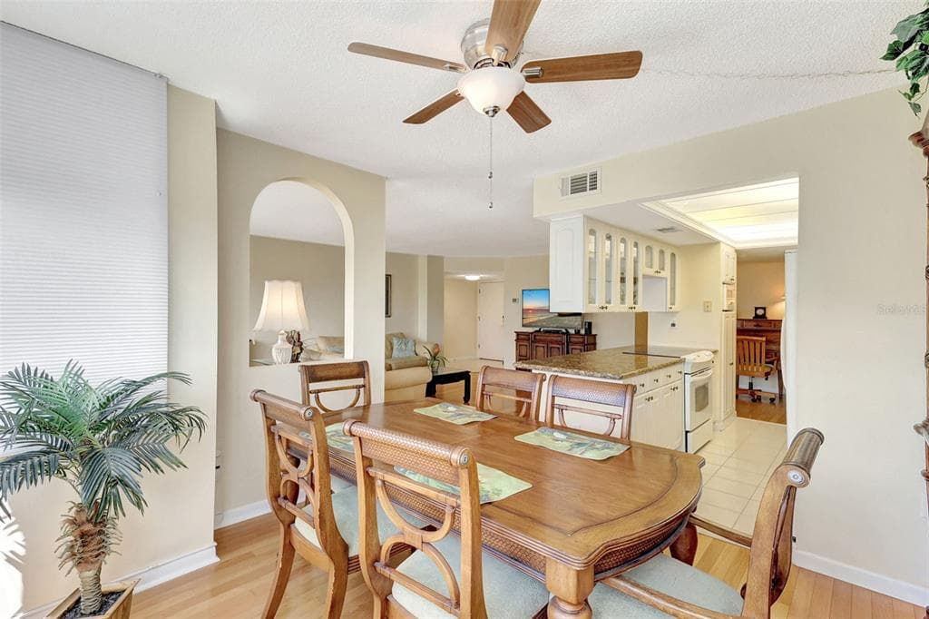 660 ISLAND WAY 708 photo 18
