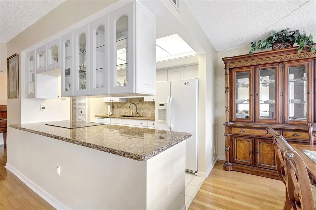 660 ISLAND WAY 708 photo 11