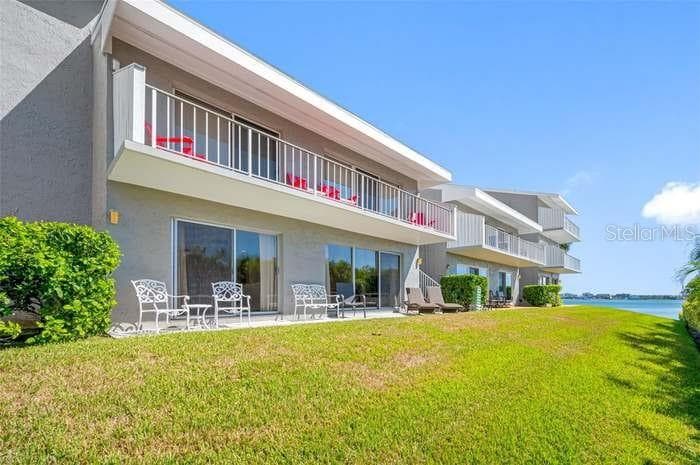 1351 GULF BOULEVARD 118 photo 6
