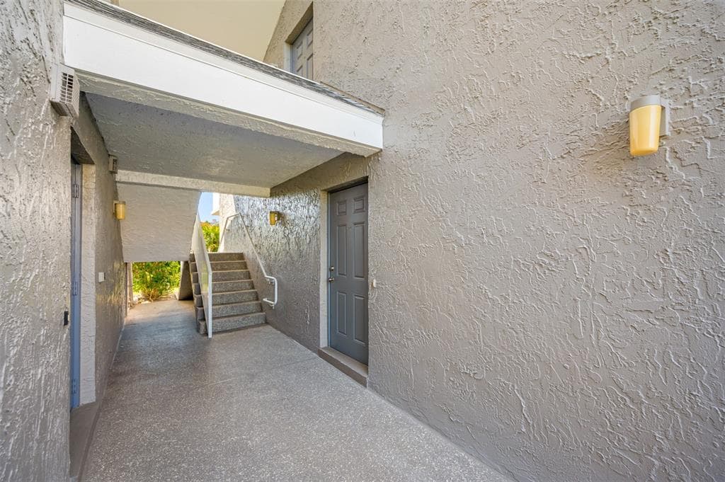 1351 GULF BOULEVARD 118 photo 5