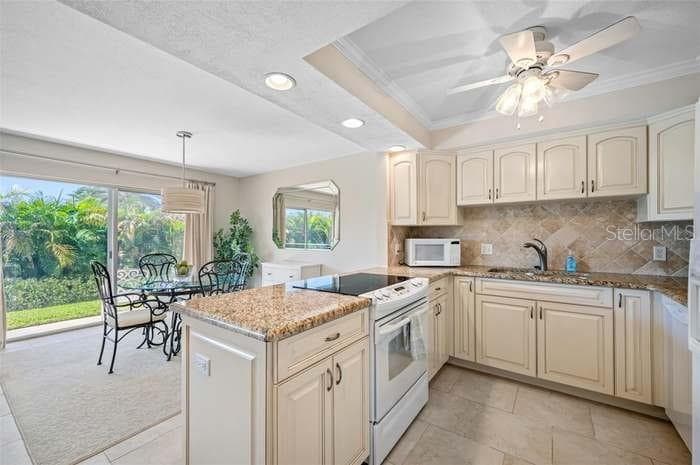 1351 GULF BOULEVARD 118 photo 14