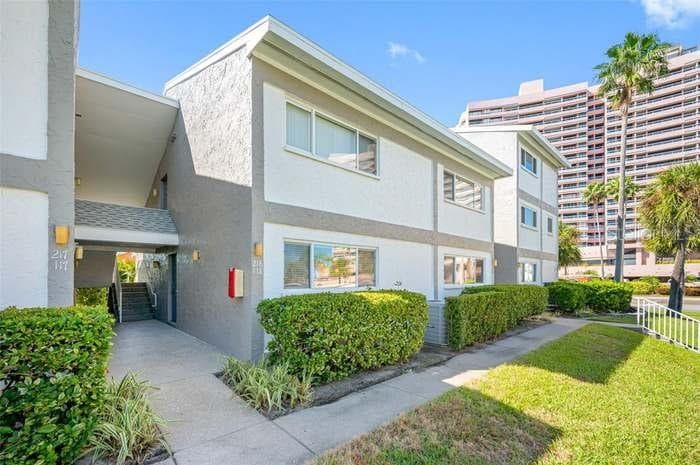 1351 GULF BOULEVARD 118 photo 4