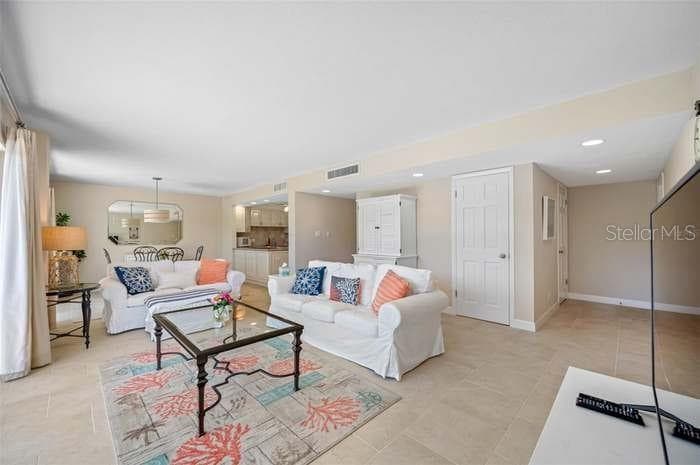 1351 GULF BOULEVARD 118 photo 8