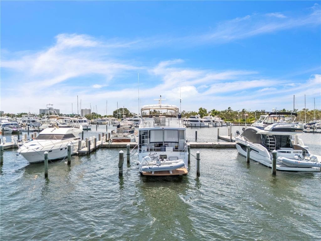 2600 HARBOURSIDE DRIVE #R9 5